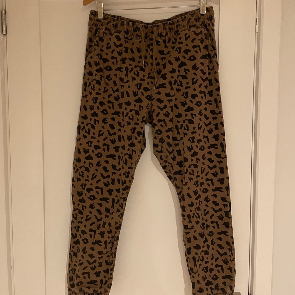 Design Lab Leopard Joggers! Barely worn and super comfy!!